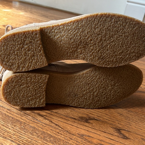 KATE SPADE BELLVILLE FLORAL EMBROIDERED TAN SUEDE DESERT BOOTS SIZE 9.5 - Picture 10 of 10